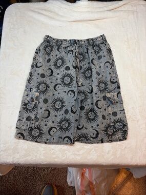 Rising International Boho Cotton Sun Moon Print Cargo Shorts Size M NWT Hippie